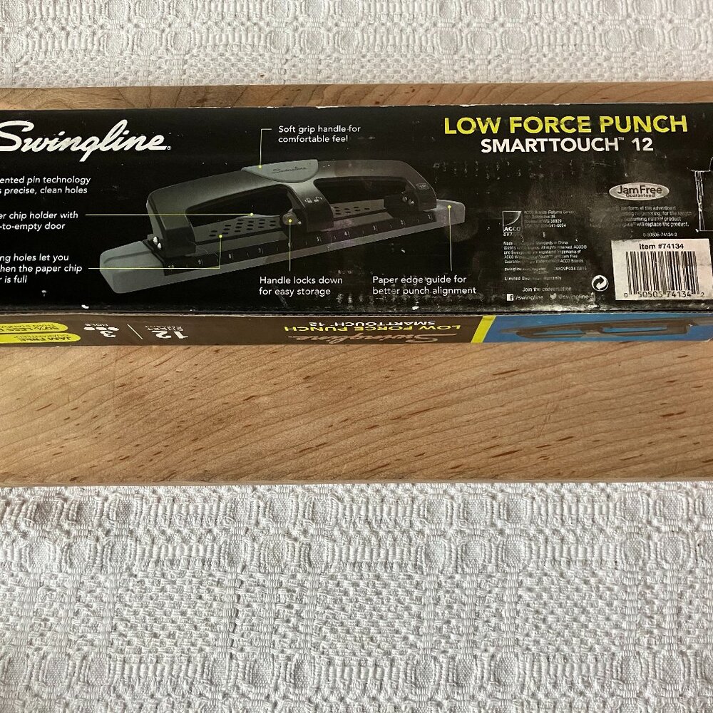 Swingline 3 Hole Punch Desktop Hole Puncher With Original Box
